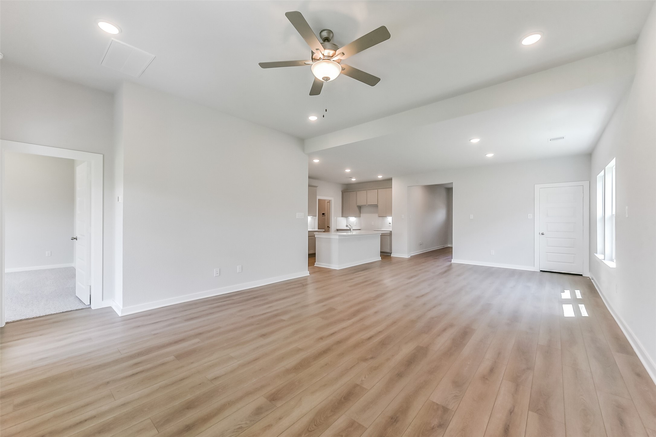 75 Leon Way Dayton, TX 77535 - Photo 7 of 38