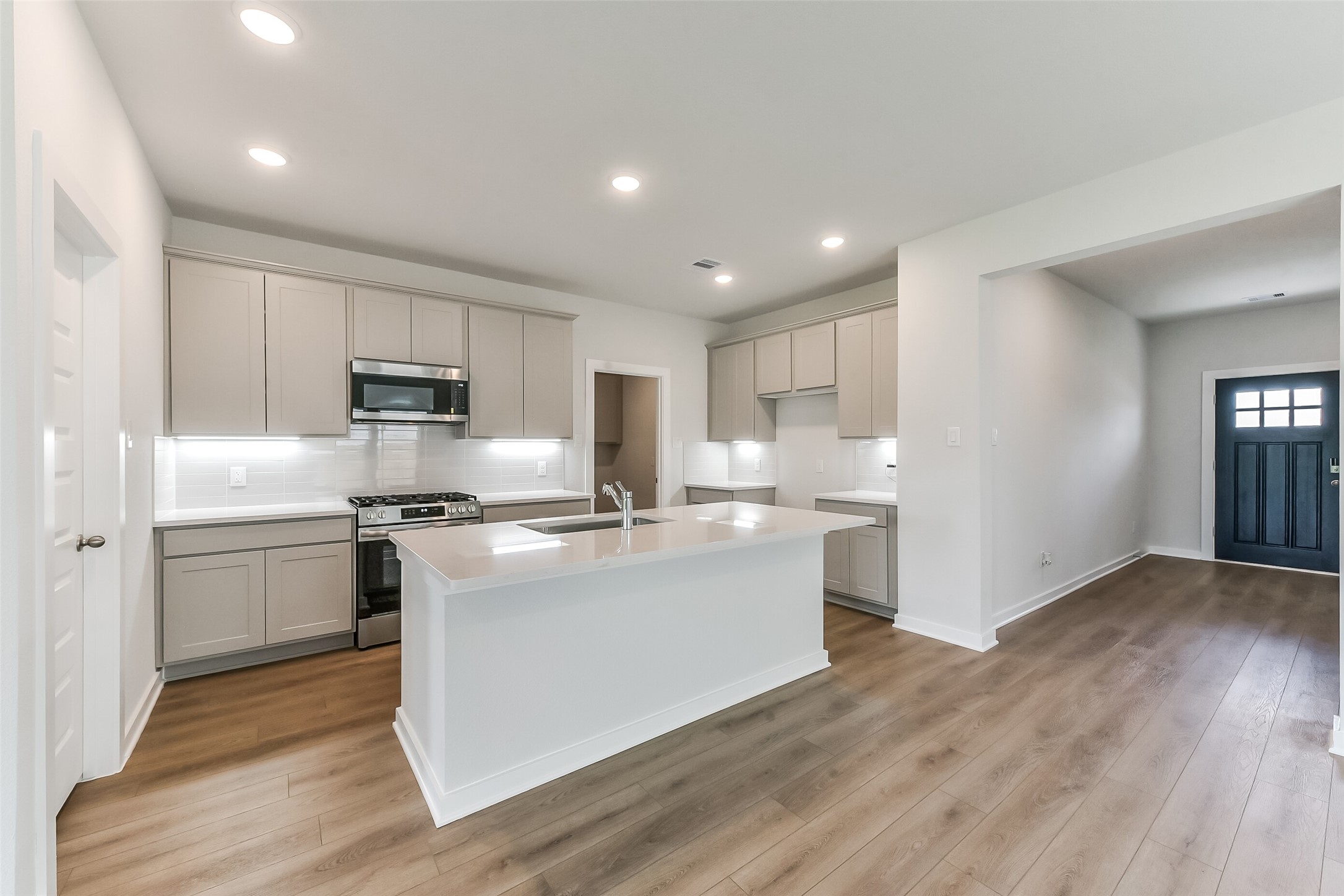 75 Leon Way Dayton, TX 77535 - Photo 8 of 38