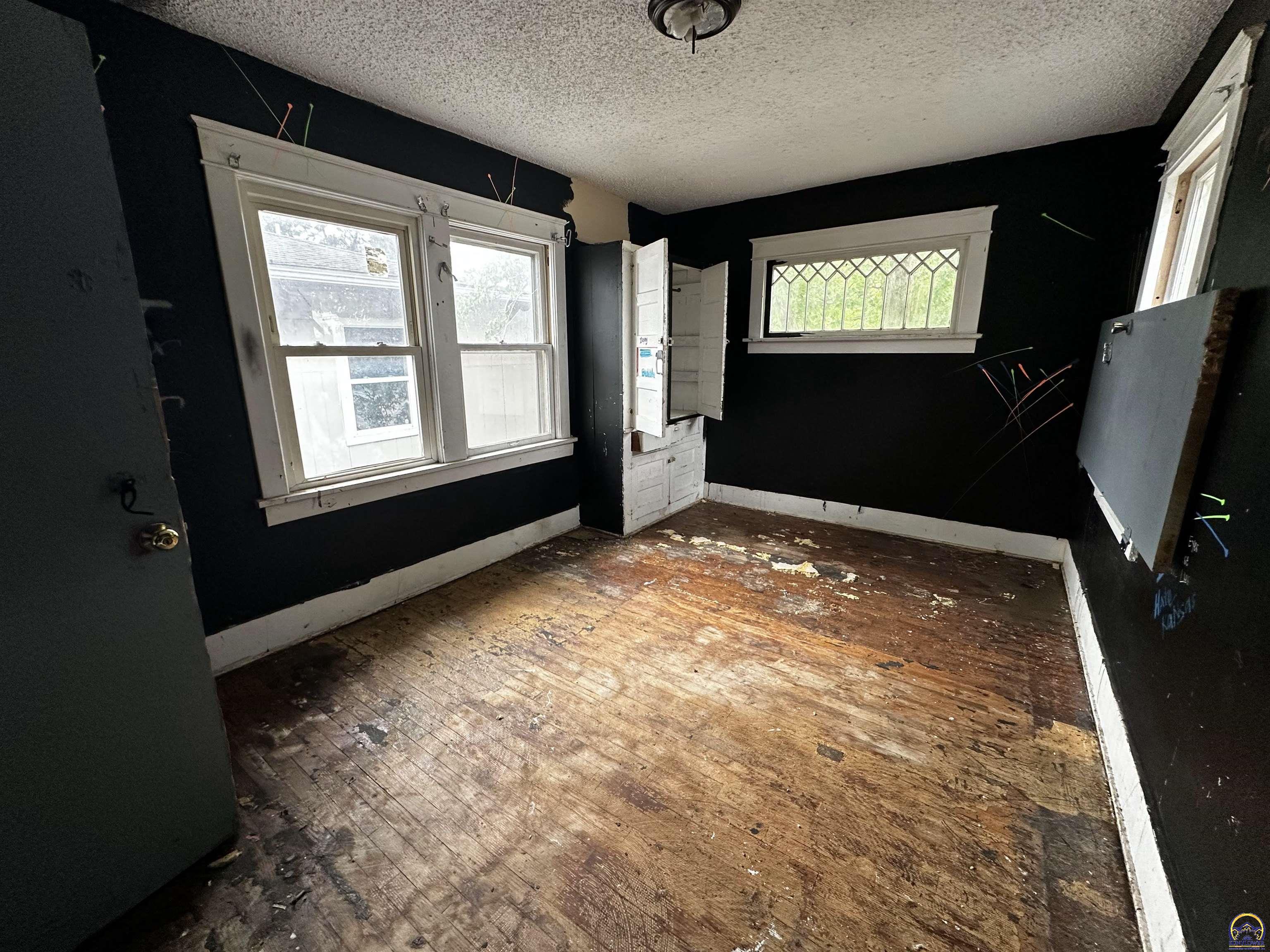1247 Southwest Tyler Street Topeka, KS 66612 - Photo 19 of 33