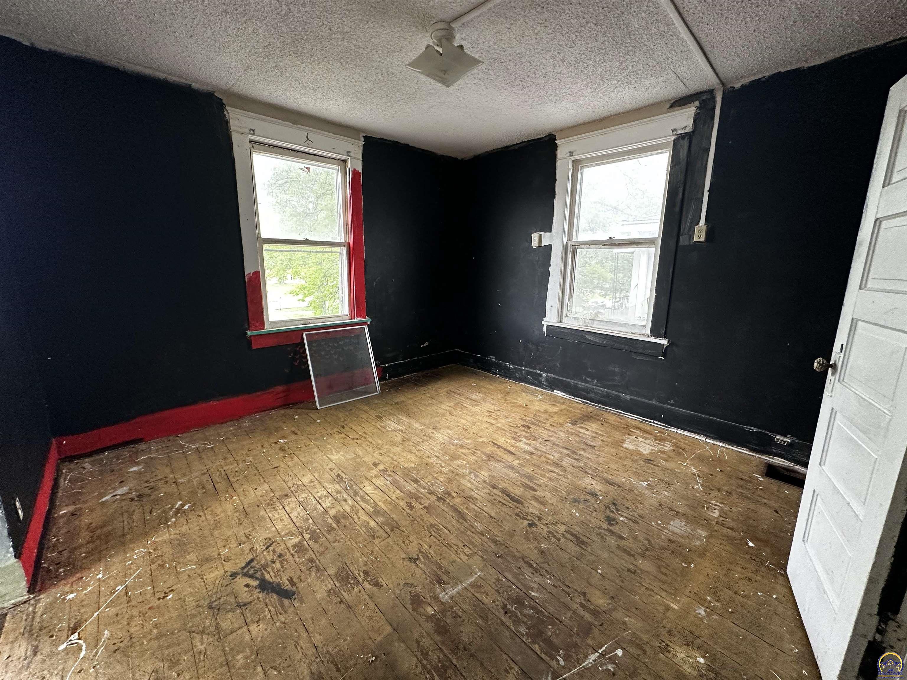 1247 Southwest Tyler Street Topeka, KS 66612 - Photo 20 of 33