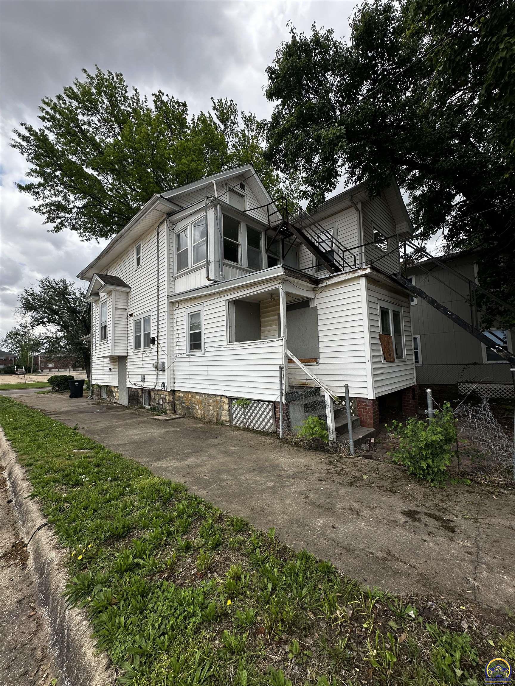 1247 Southwest Tyler Street Topeka, KS 66612 - Photo 30 of 33