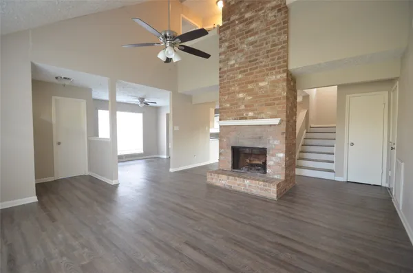 $2,100 | 1902 Whitebriar Drive, Deer Park, TX 77536