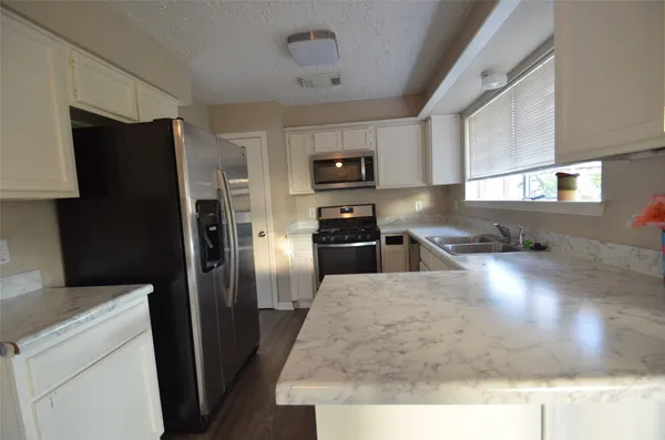 $2,100 | 1902 Whitebriar Drive, Deer Park, TX 77536