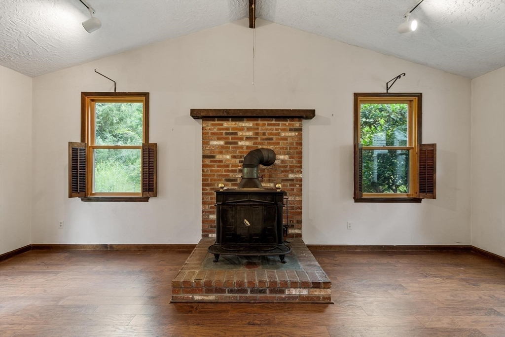 26 Searle Street Georgetown, MA 01833 - Photo 7 of 34 Gallery Image 7