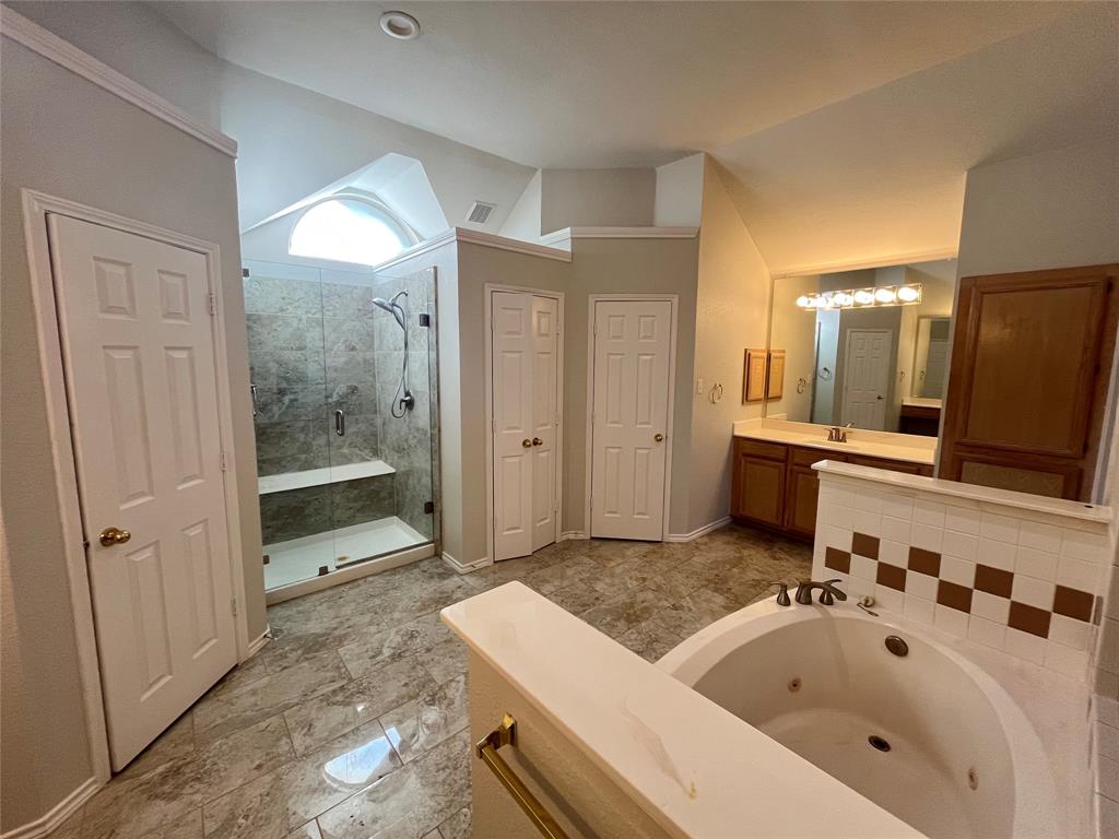 5832 Mossbrook Trail Dallas, TX 75252 - Photo 8 of 20 a bathroom with a tub sink and mirror
