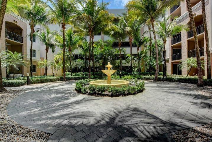 1690 Renaissance Commons Boulevard, Unit 1522 Boynton Beach, FL 33426 - Photo 20 of 31 a view of a fountain in front of a brick building