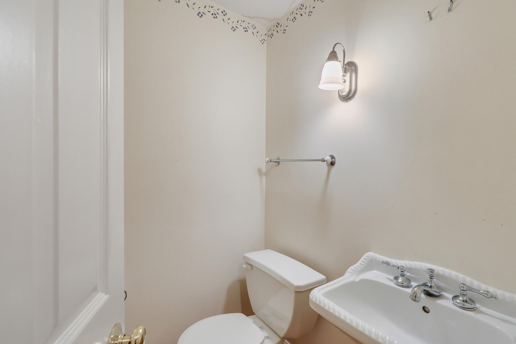 39 Sparrowhawk Road Orleans, MA 02653 - Photo 21 of 40 a bathroom with a sink mirror and toilet