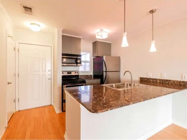 $1,800 | 1422 Collier Street, Unit 206, Austin, TX 78704