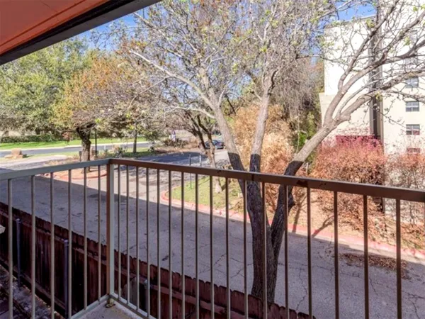 $1,800 | 1422 Collier Street, Unit 206, Austin, TX 78704