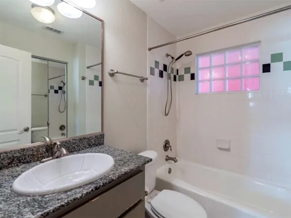 $1,800 | 1422 Collier Street, Unit 206, Austin, TX 78704