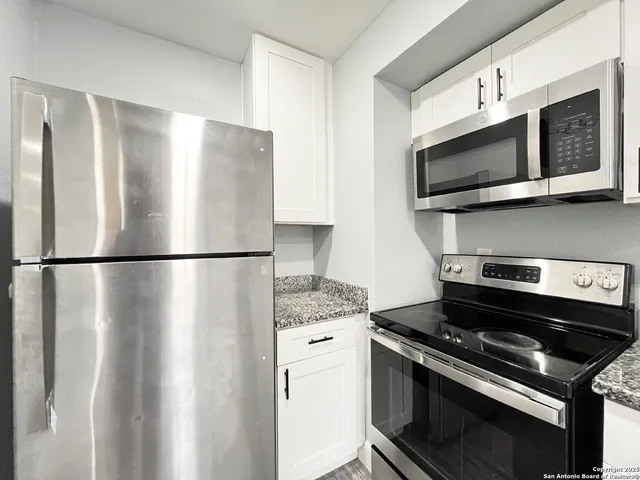 $895 | 7569 Windsor Oaks, San Antonio, TX 78239