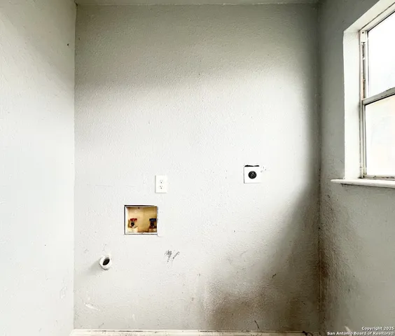 $895 | 7569 Windsor Oaks, San Antonio, TX 78239