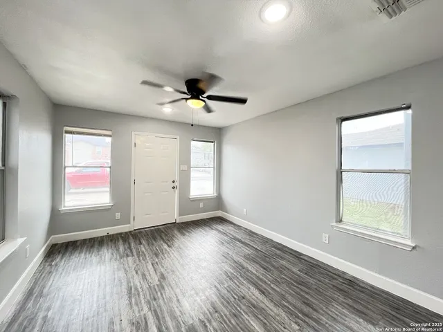 $895 | 7569 Windsor Oaks, San Antonio, TX 78239