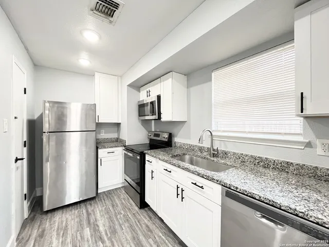 $895 | 7569 Windsor Oaks, San Antonio, TX 78239