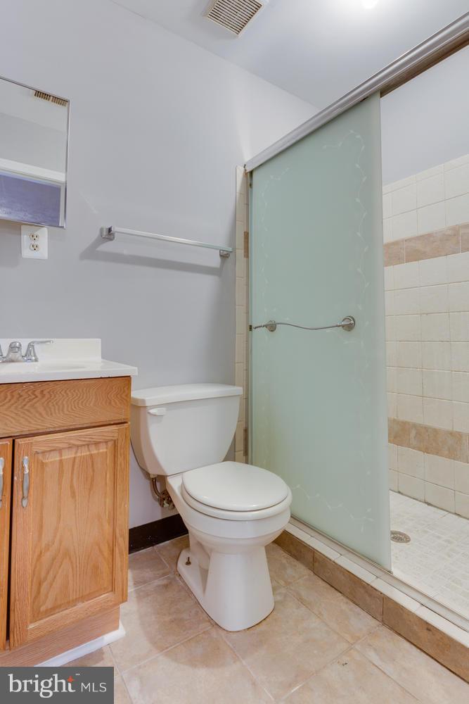 6567 Ronald Road Capitol Heights, MD 20743 - Photo 23 of 29 Bath