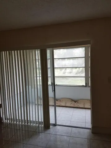 $2,000 | 900 Northeast 147th Street, Unit 4A, Miami, FL 33161