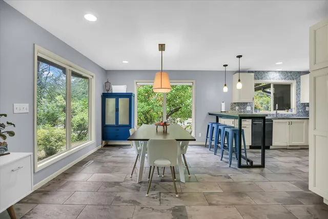 $695,000 | 1010 Parkview Drive, Mahomet, IL 61853