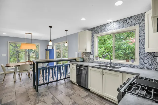 $695,000 | 1010 Parkview Drive, Mahomet, IL 61853