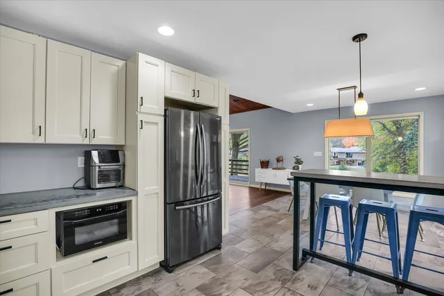 $695,000 | 1010 Parkview Drive, Mahomet, IL 61853