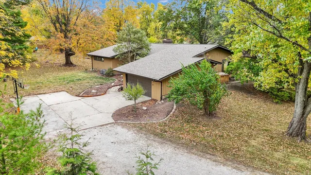 $695,000 | 1010 Parkview Drive, Mahomet, IL 61853