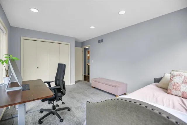 $695,000 | 1010 Parkview Drive, Mahomet, IL 61853