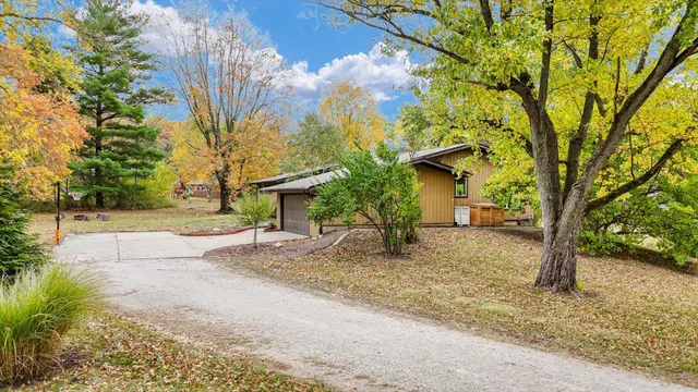 $695,000 | 1010 Parkview Drive, Mahomet, IL 61853