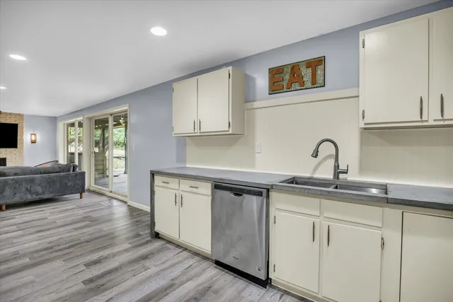 $695,000 | 1010 Parkview Drive, Mahomet, IL 61853