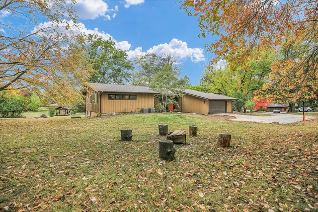 $695,000 | 1010 Parkview Drive, Mahomet, IL 61853