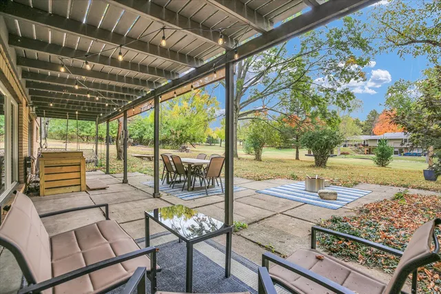 $695,000 | 1010 Parkview Drive, Mahomet, IL 61853