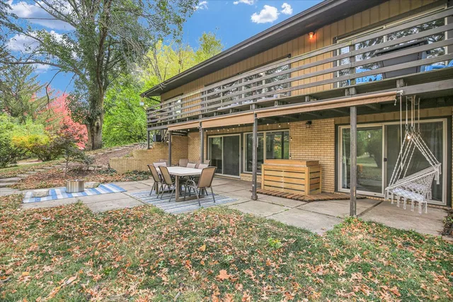 $695,000 | 1010 Parkview Drive, Mahomet, IL 61853