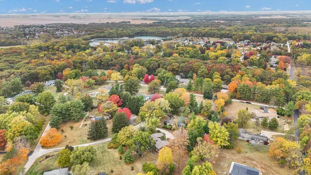 $695,000 | 1010 Parkview Drive, Mahomet, IL 61853