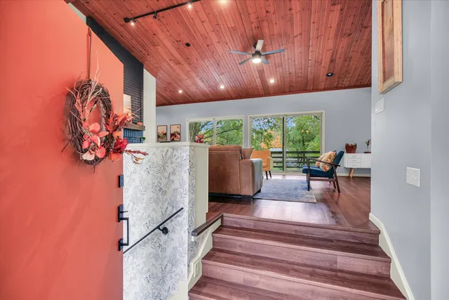 $695,000 | 1010 Parkview Drive, Mahomet, IL 61853