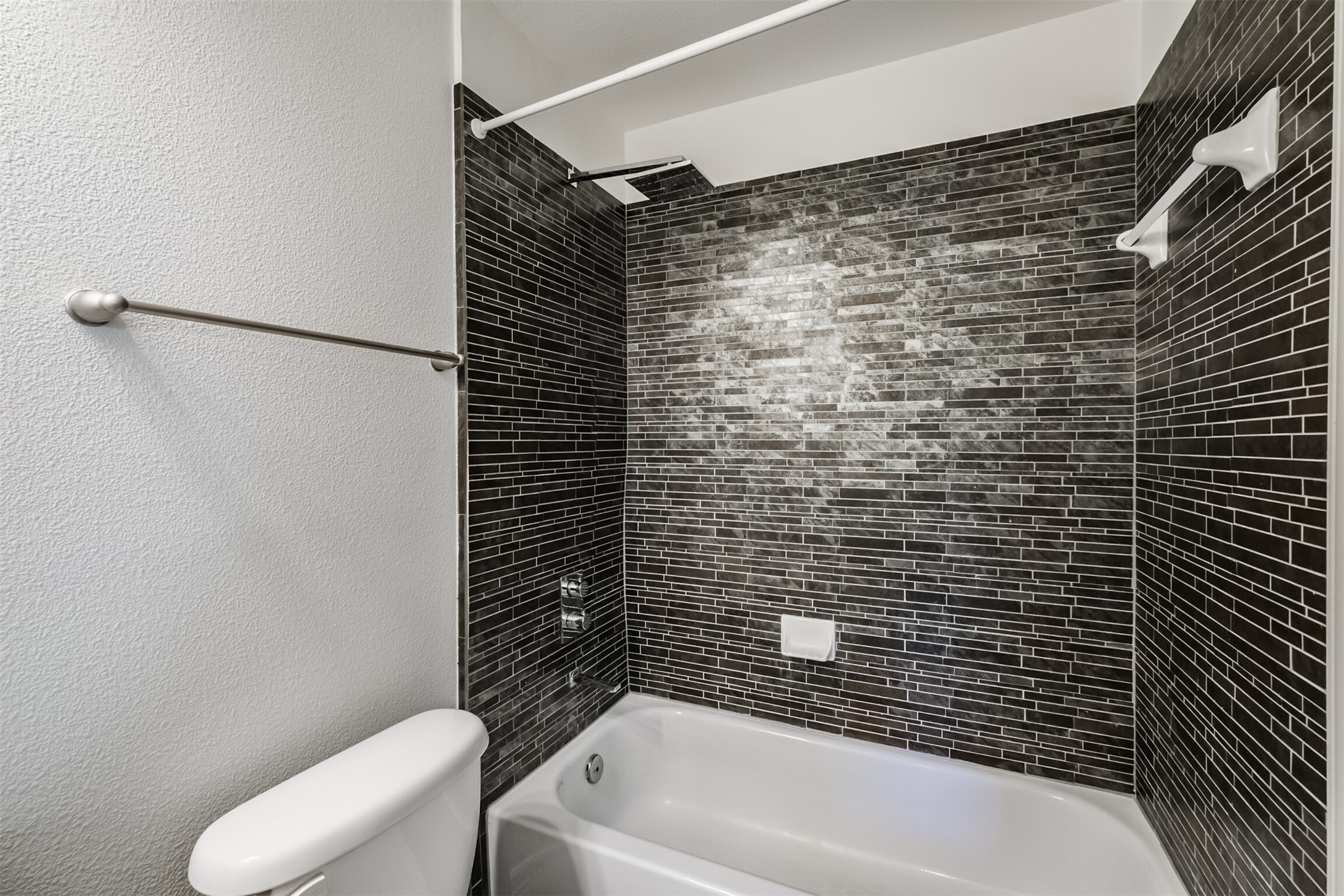 3501 Chenevert Street, Unit 7 Houston, TX 77004 - Photo 15 of 24 a bathroom with a bathtub and toilet