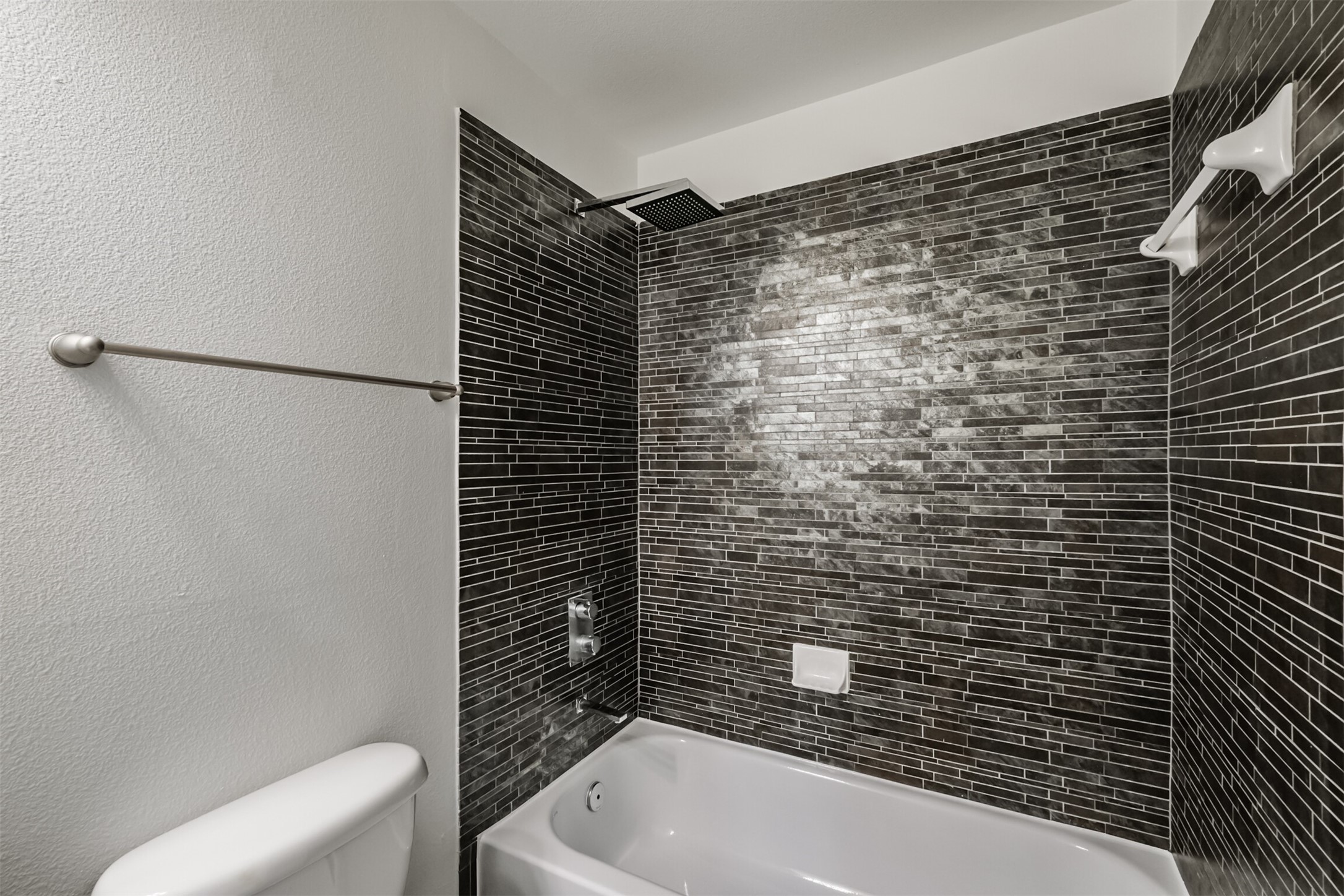 3501 Chenevert Street, Unit 7 Houston, TX 77004 - Photo 21 of 24 a bathroom with a toilet and a bathtub