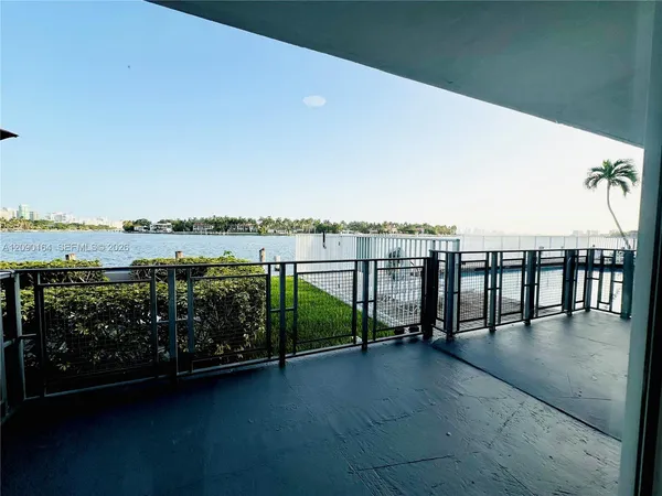 $3,150 | 946 Bay Drive, Unit 7, Miami Beach, FL 33141