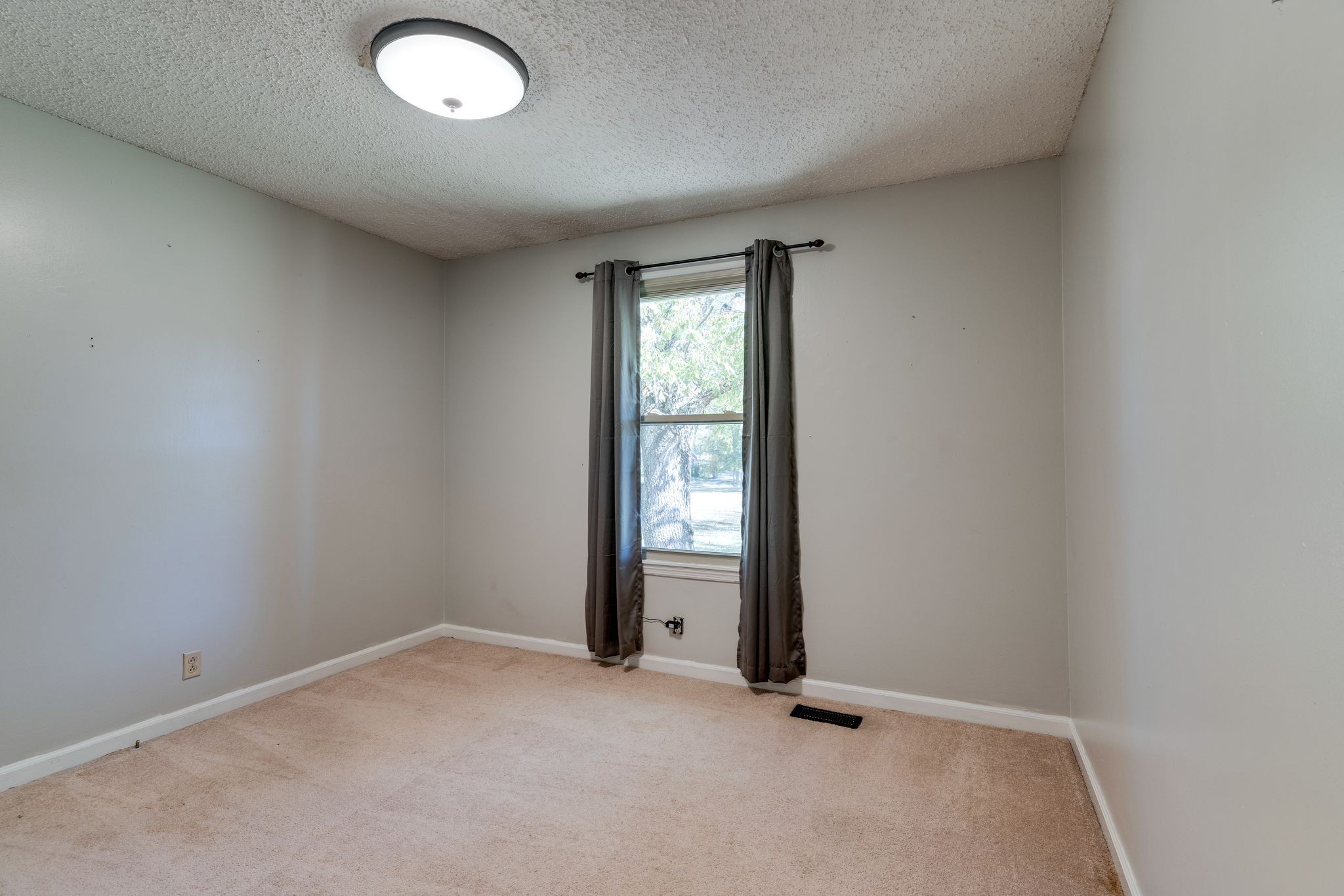 1024 Moncrief Circle Greenbrier, TN 37073 - Photo 14 of 31