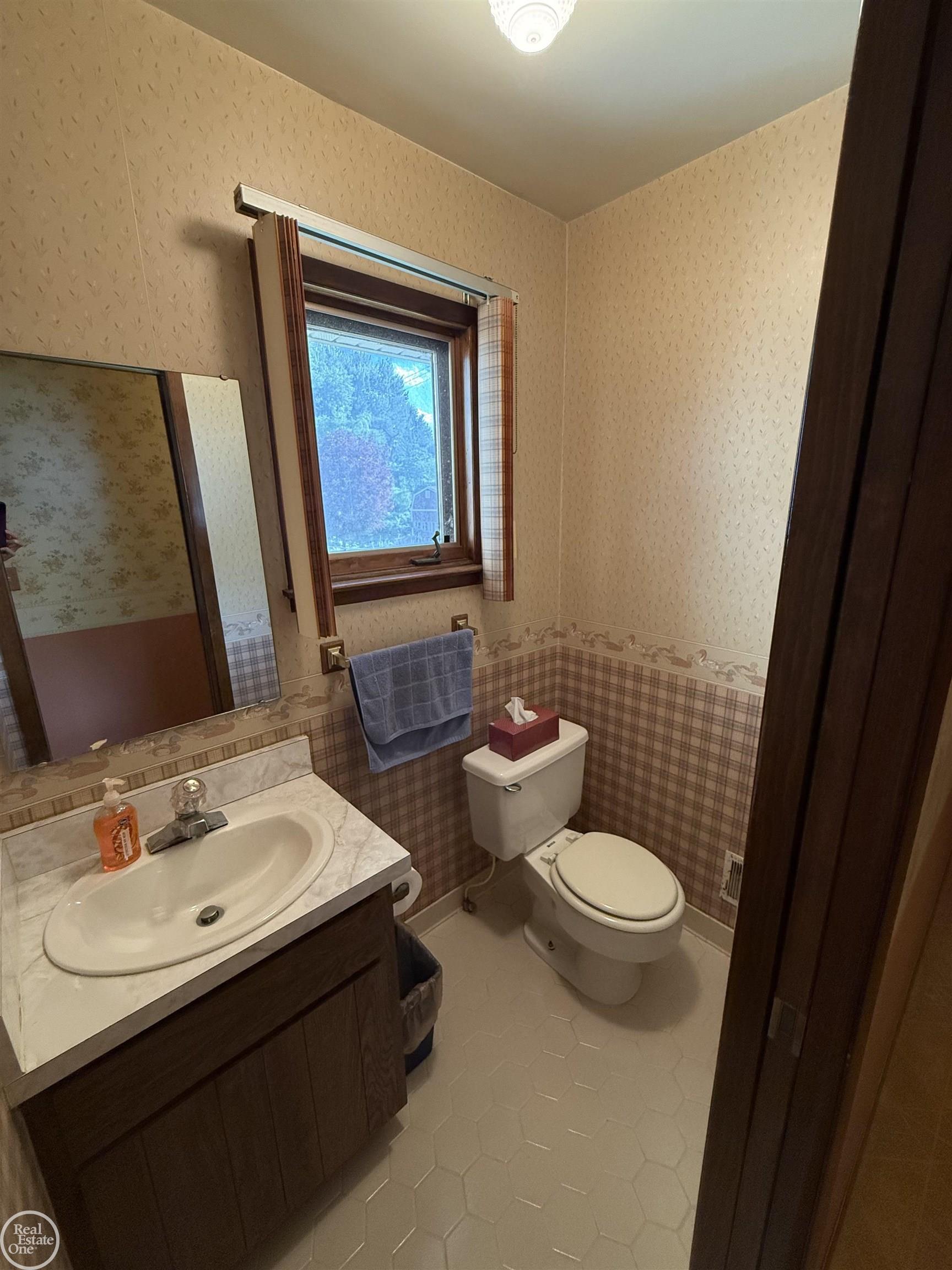 26250 South River Road Harrison Township, MI 48045 - Photo 17 of 28