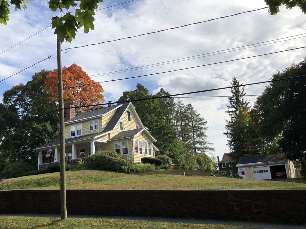70 Riddell Street Greenfield, MA 01301 - Photo 2 of 29 Gallery Image 2