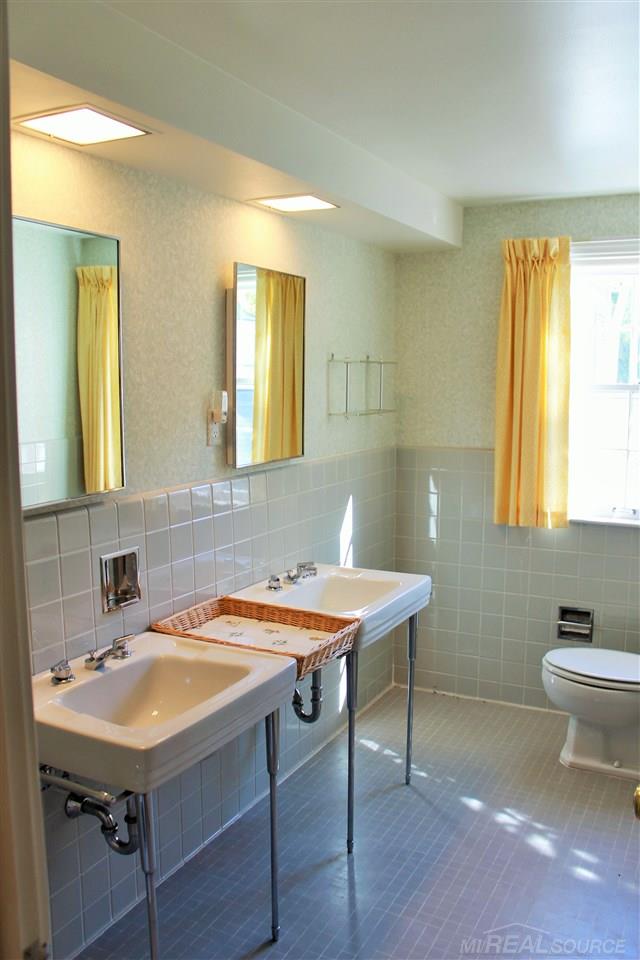 350 Moross Road Grosse Pointe, MI 48236 - Photo 60 of 70 31306320-59.JPG
