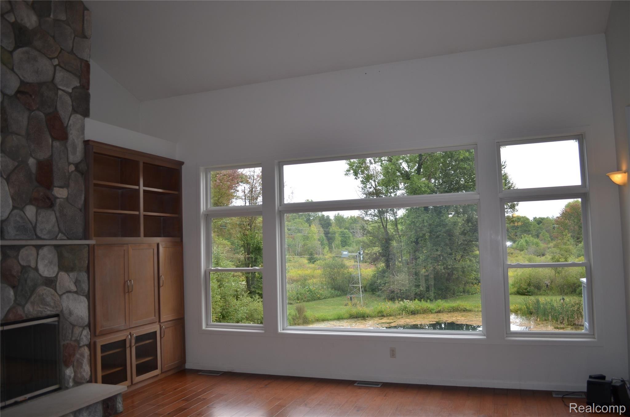 5036 Bullard Road Fenton, MI 48430 - Photo 4 of 62 DSC_0033.JPG