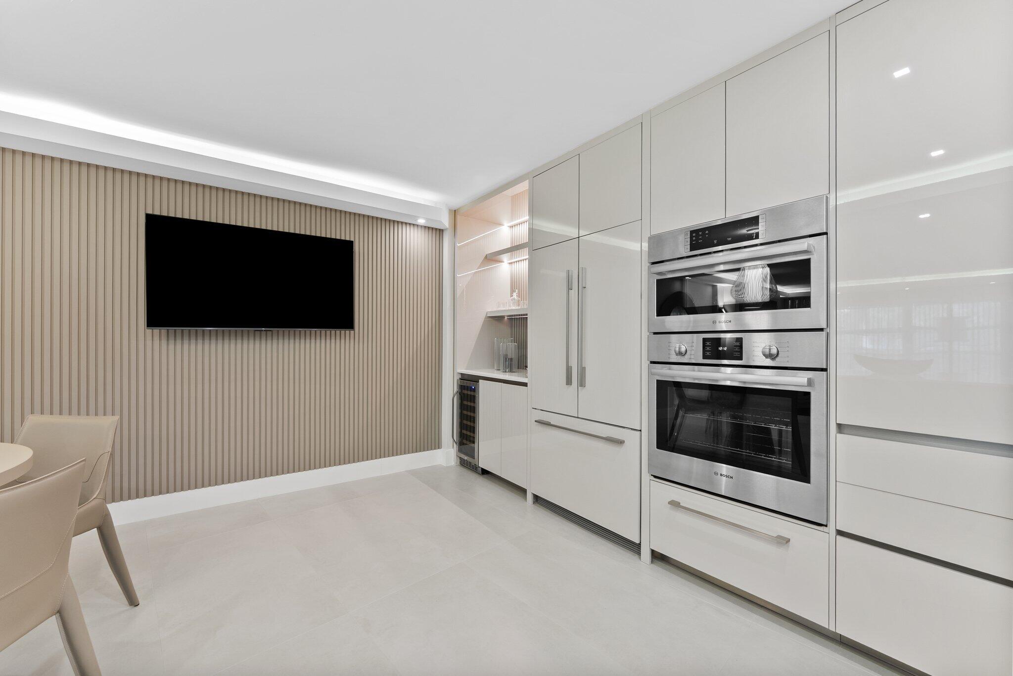 875 East Camino Real, Unit 2G Boca Raton, FL 33432 - Photo 7 of 55 a view of kitchen and microwave