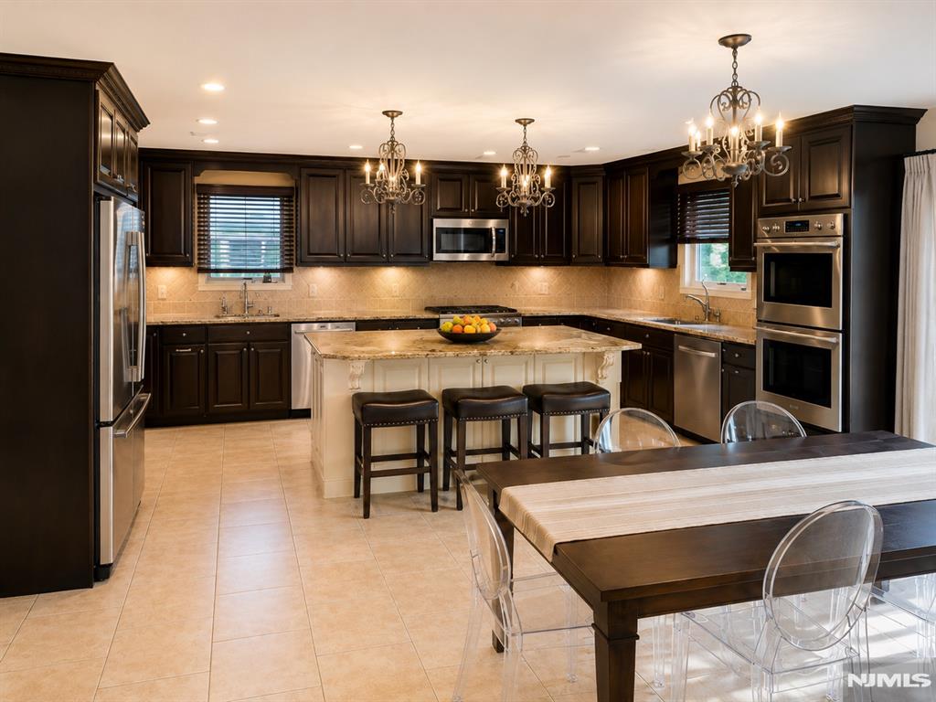 50 Highgate Terrace Bergenfield, NJ 07621 - Photo 2 of 12