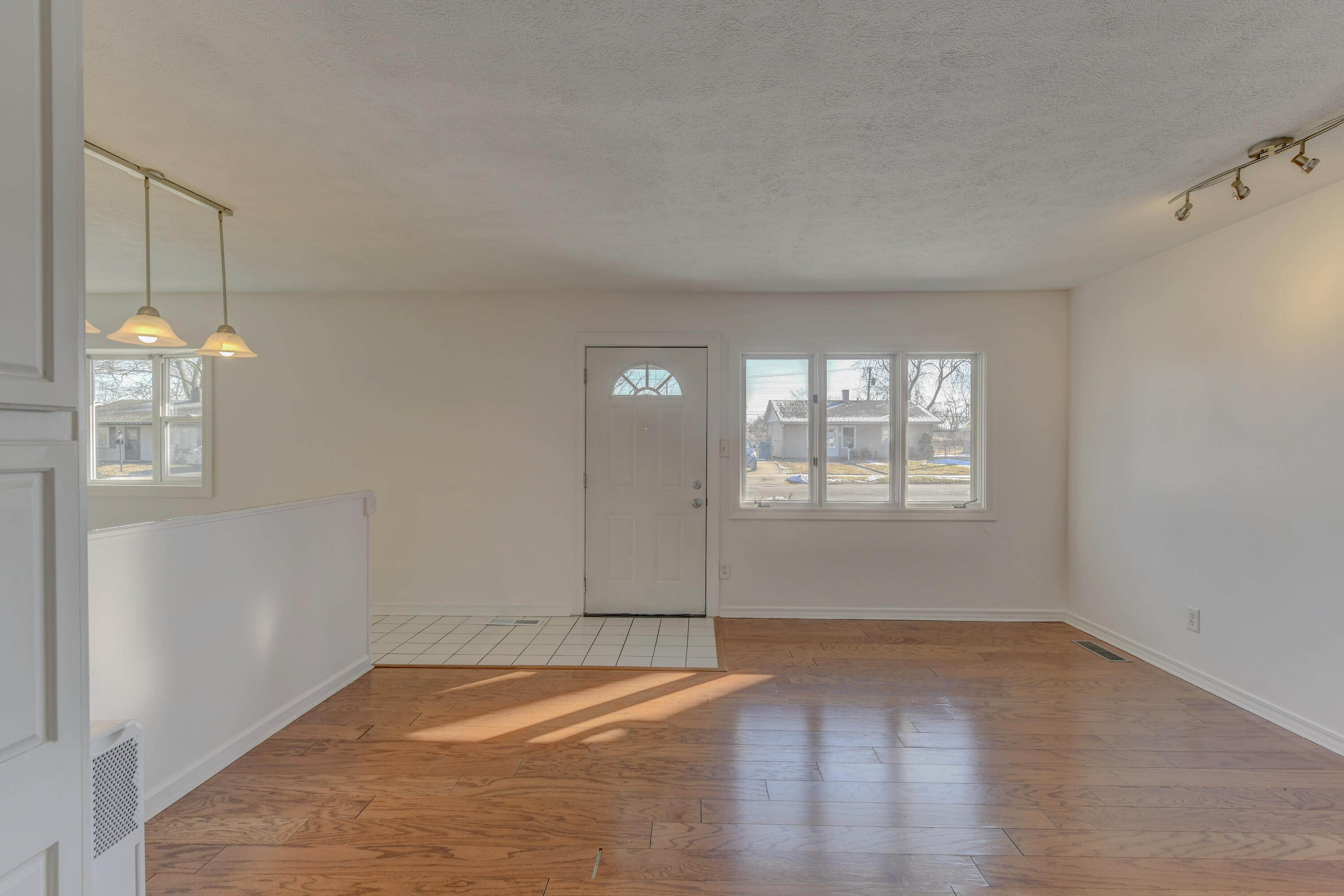 8022 Sycamore Avenue Highland, IN 46322 - Photo 3 of 18 3000x2000