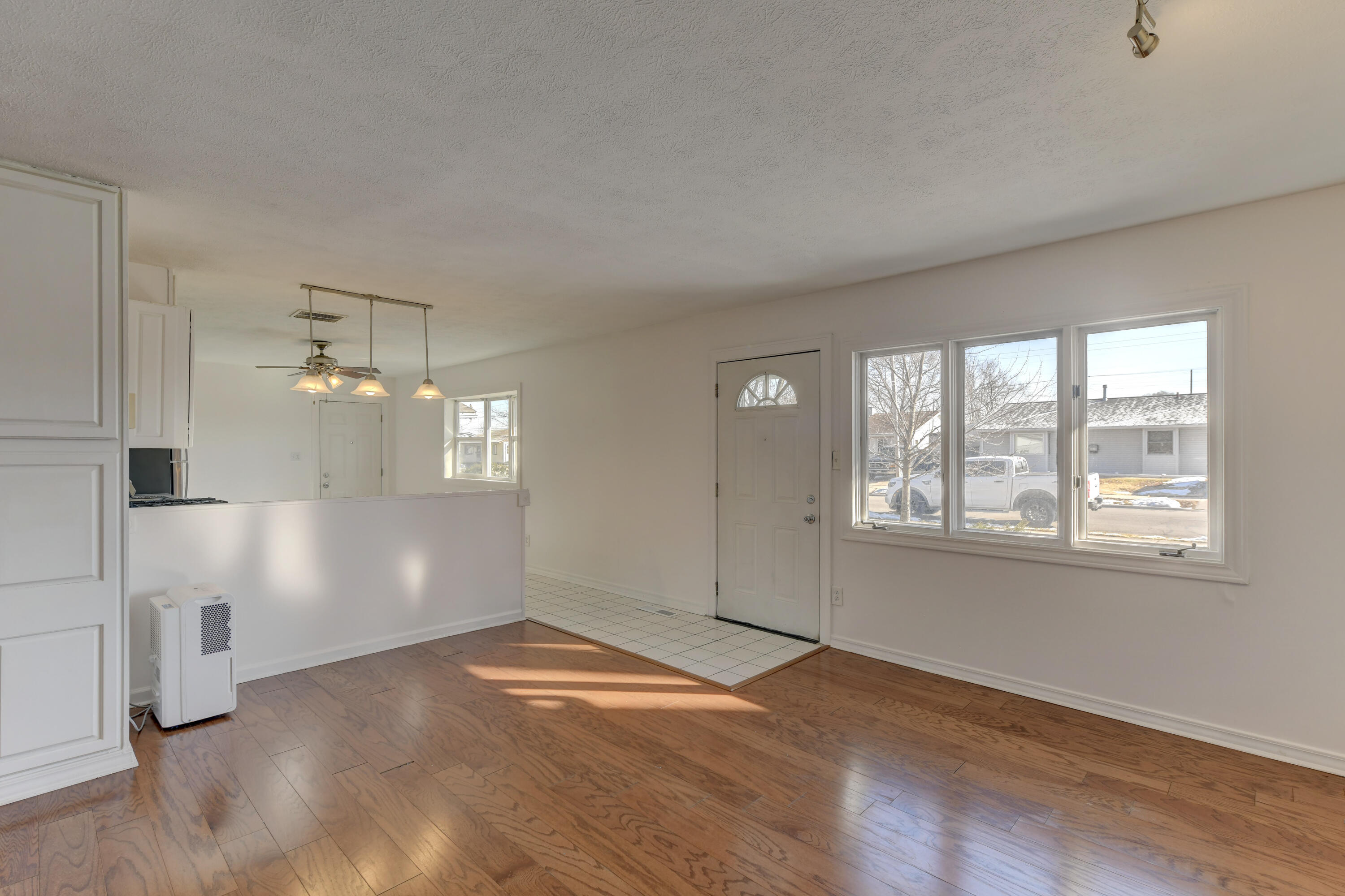 8022 Sycamore Avenue Highland, IN 46322 - Photo 4 of 18 3000x2000