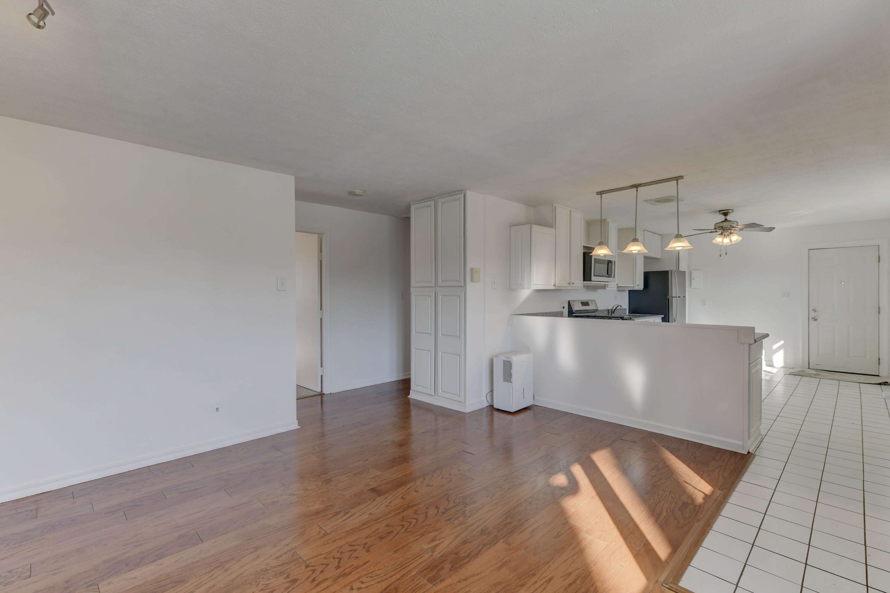 8022 Sycamore Avenue Highland, IN 46322 - Photo 5 of 18 3000x2000