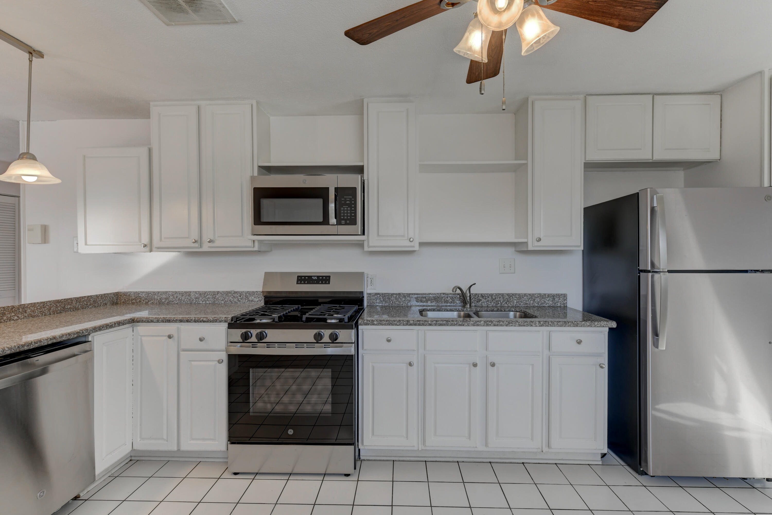 8022 Sycamore Avenue Highland, IN 46322 - Photo 8 of 18 3000x2000