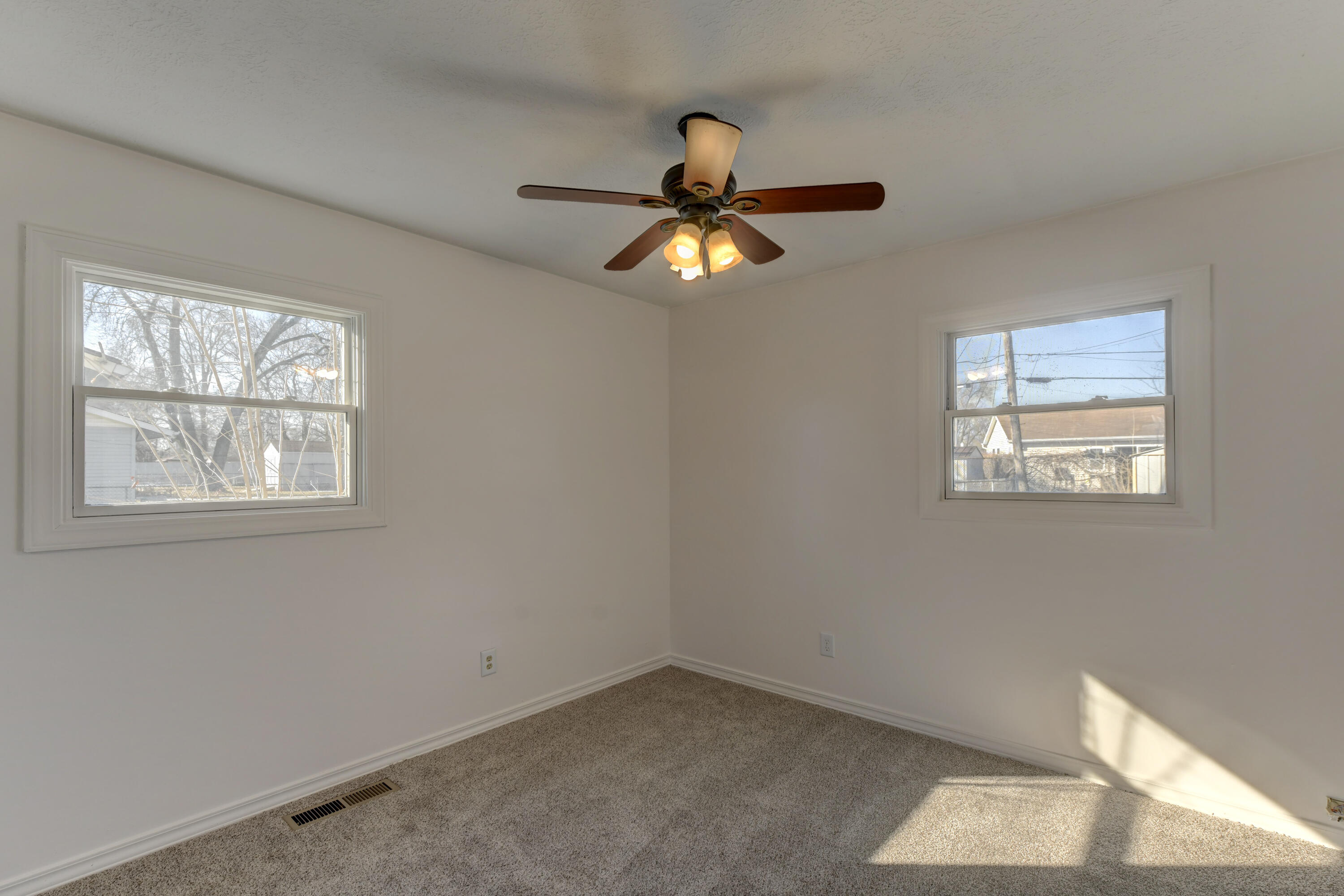 8022 Sycamore Avenue Highland, IN 46322 - Photo 9 of 18 3000x2000