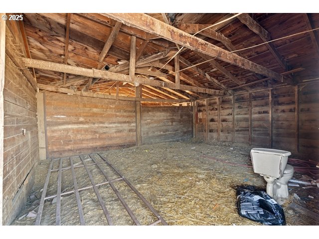 33968 East Loop Road Stanfield, OR 97875 - Photo 25 of 48 a view of a backyard of a house