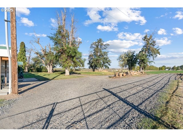 33968 East Loop Road Stanfield, OR 97875 - Photo 26 of 48 a view of a yard and entertaining space