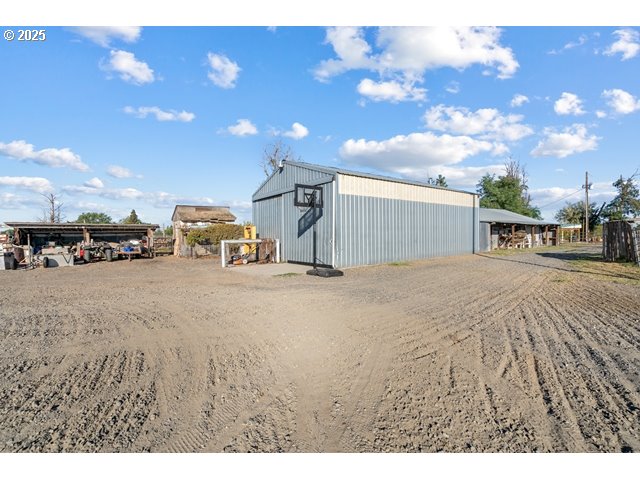 33968 East Loop Road Stanfield, OR 97875 - Photo 37 of 48 a view of parking area